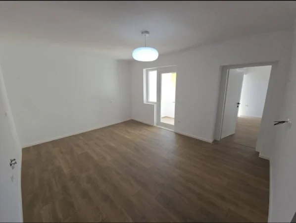 Tirane, shes apartament 1+1+Ballkon Kati 4, 40 m² 122.000 € (Shkolla e Kuqe)