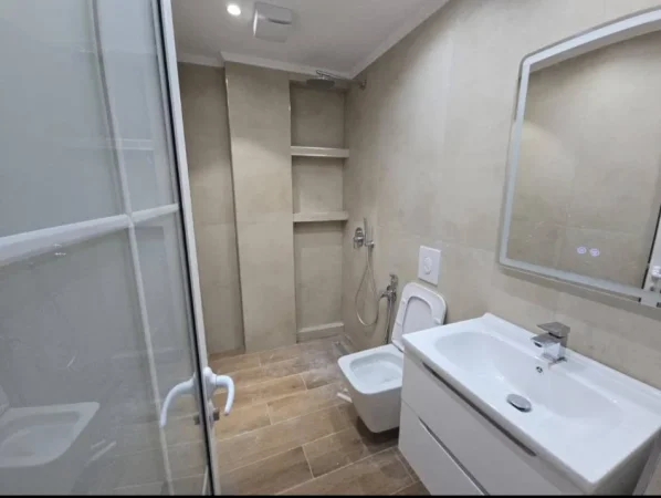 Tirane, shes apartament 1+1+Ballkon Kati 4, 40 m² 122.000 € (Shkolla e Kuqe)
