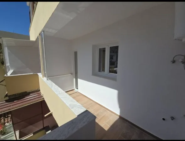 Tirane, shes apartament 1+1+Ballkon Kati 4, 40 m² 122.000 € (Shkolla e Kuqe)