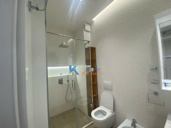 Tirane, jap me qera apartament 1+1+Ballkon Kati 9, 70 m² (21 DHjetori, kompleksi Kontakt)