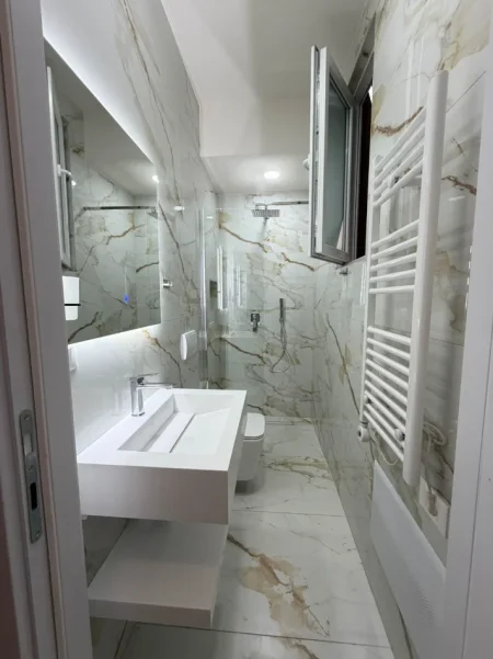 Tirane, jap me qera apartament 1+1+Ballkon Kati 2, 55 m² (Rruga e Kavajes, prane qendres Globe)