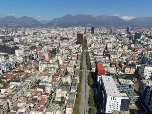 Tirane, shitet ambjent biznesi Kati 0, 222 m² 777.350 € (Rruga e Kavajes)