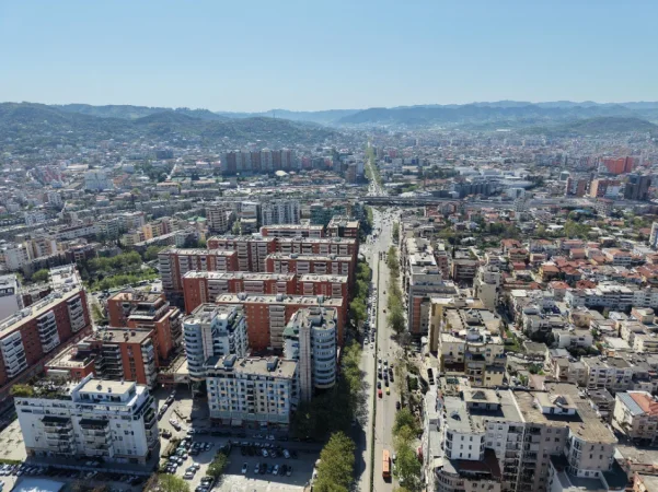 Tirane, shitet ambjent biznesi Kati 0, 222 m² 777.350 € (Rruga e Kavajes)