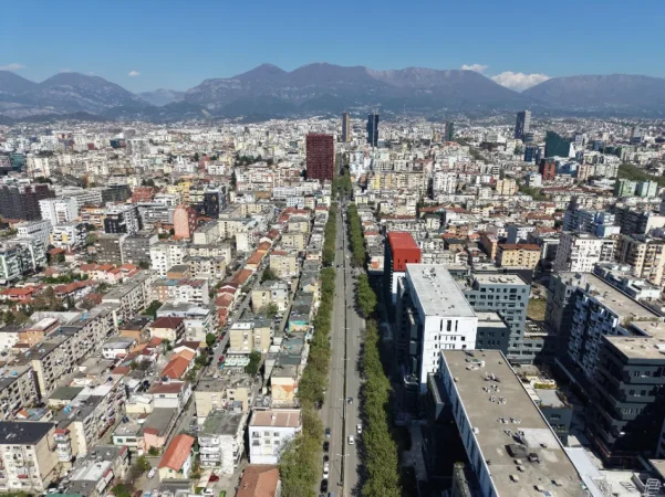 Tirane, shitet ambjent biznesi Kati 0, 222 m² 777.350 € (Rruga e Kavajes)