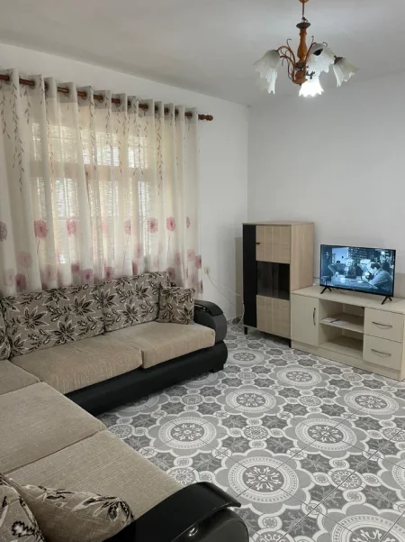 Tirane, jepet me qera apartament 1+1 Kati 1, 70 m² 350 € (Misto Mame prane Spitalit Amerikan 3)