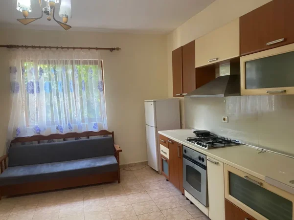 Tirane, jap me qera apartament 2+1+Ballkon Kati 0, 112 m² 390 € (ne rrugen Pandi Stillu Tirane.)