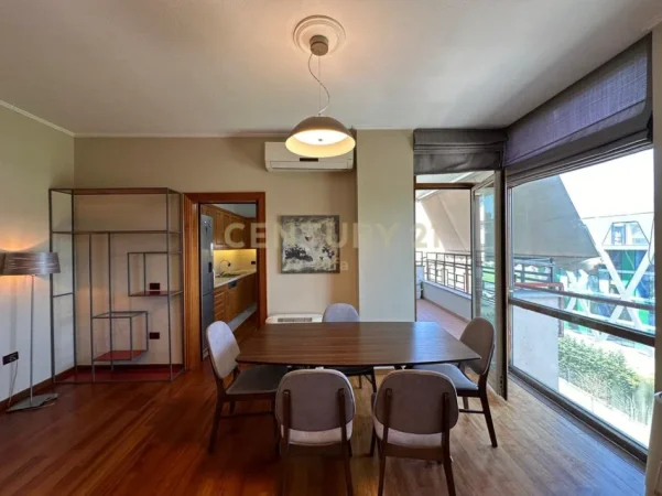 Tirane, jepet me qera apartament 3+1+Ballkon Kati 4, 165 m² 1.500 € (kompleksi dinamo)