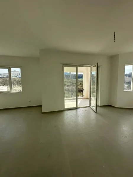 Tirane, shitet apartament 2 Katshe Kati 0, 352 m² 1.050.000 € (TEG)