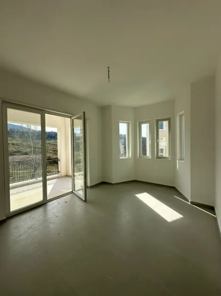 Tirane, shitet apartament 2 Katshe Kati 0, 352 m² 1.050.000 € (TEG)