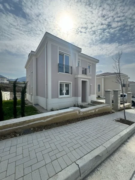 Tirane, shitet apartament 2 Katshe Kati 0, 352 m² 1.050.000 € (TEG)