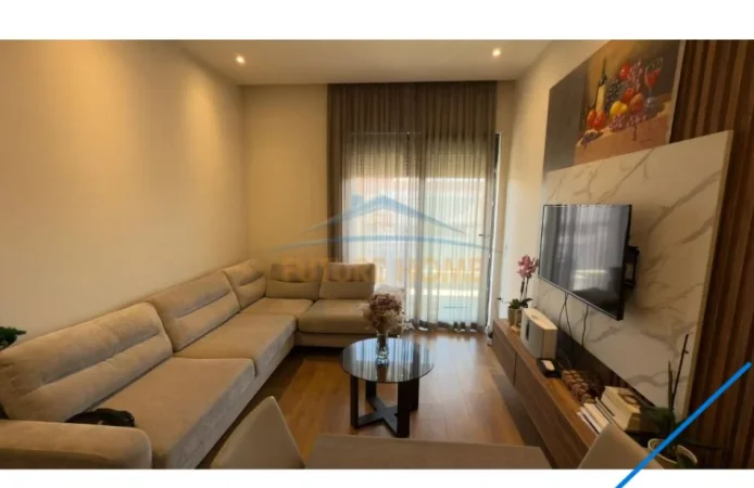 Tirane, jepet me qera apartament 1+1+Ballkon Kati 8, 75 m² 800 € (Delijorgji)