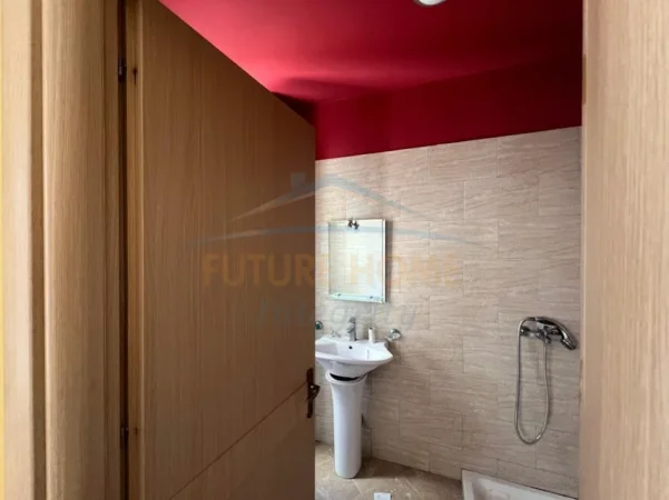 Tirane, jepet me qera apartament 2+1 Kati 1, 91 m² 570 € (Ali Demi)