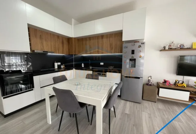 Tirane, shitet apartament 2+1+Ballkon Kati 3, 99 m² 155.000 € (Ali Demi, Kompleksi Mangalem 21)