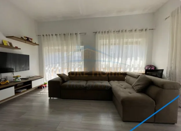 Tirane, shitet apartament 2+1+Ballkon Kati 3, 99 m² 155.000 € (Ali Demi, Kompleksi Mangalem 21)