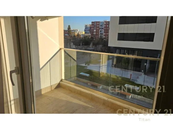 Tirane, jepet me qera apartament 2+1+Ballkon Kati 2, 101 m² 700 € (don bosko)