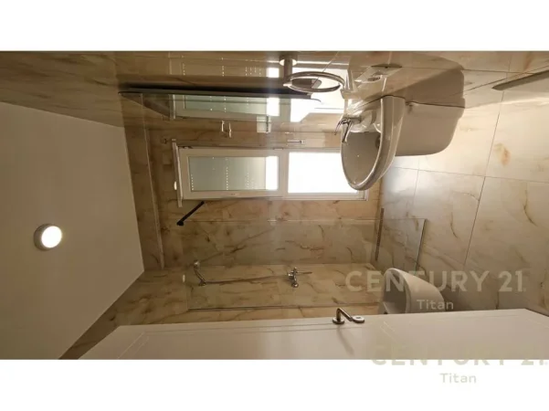 Tirane, jepet me qera apartament 2+1+Ballkon Kati 2, 101 m² 700 € (don bosko)