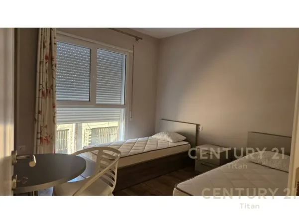 Tirane, jepet me qera apartament 2+1+Ballkon Kati 2, 101 m² 700 € (don bosko)