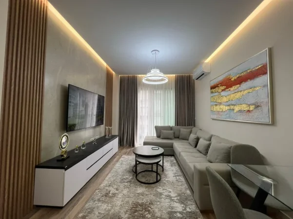 Tirane, jepet me qera apartament 1+1+Ballkon Kati 4, 75 m² 900 € (Rruga e Kosovareve)