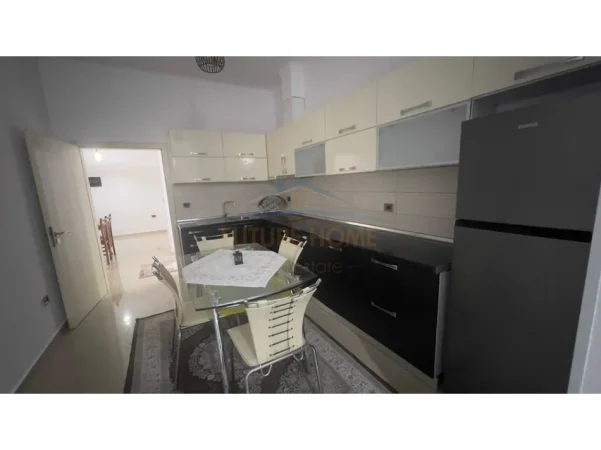 Tirane, jepet me qera apartament 2+1+Ballkon Kati 0, 100 m² 700 € (Kodra e Diellit)