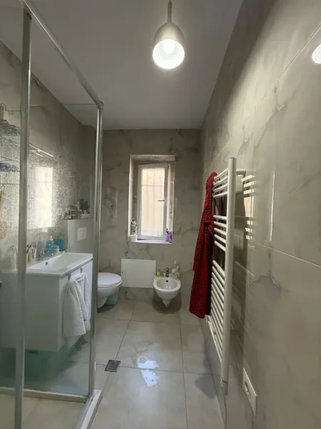 Tirane, shitet apartament 1+1+Ballkon Kati 2, 62 m² 150.000 € (Prane shkolles se Baletit)