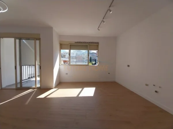 Tirane, shitet apartament 2+1+Ballkon Kati 4, 85 m² 135.000 € (Fresku)