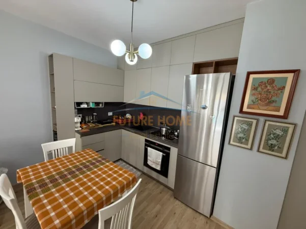 Tirane, jepet me qera apartament 1+1+Ballkon Kati 2, 70 m² 600 € (Don Bosko)