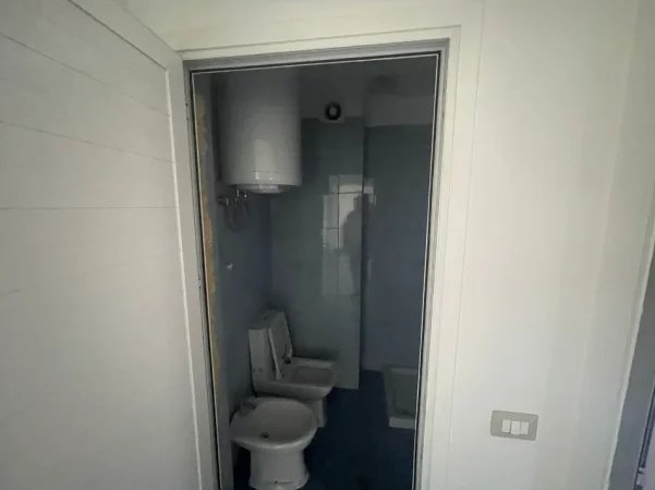 Tirane, jepet me qera ambjent biznesi Kati 2, 850 m² 10.000 € (Kompleksi Delijorgji)