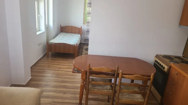 Tirane, jepet me qera apartament 1+1 Kati 2, 55 m² 260 € (Rruga Ali demi)