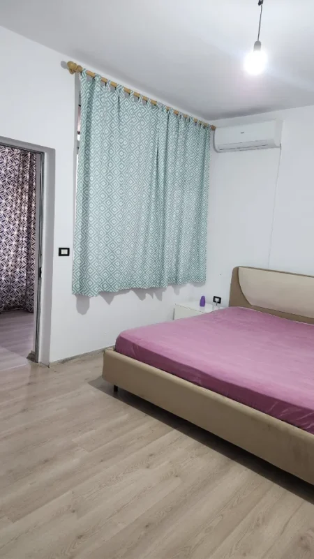 Tirane, jepet me qera apartament duplex 1+1 Kati 1, 500 € (Xhamlliku , Oxhaku)