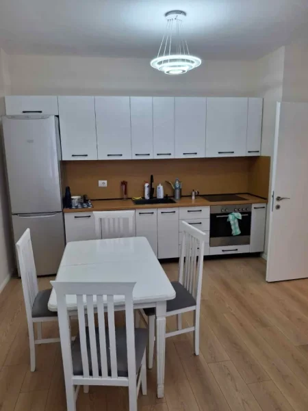 Tirane, jepet me qera apartament 2+1 Kati 4, 110 m² 650 € (ish fusha e aviacionit)