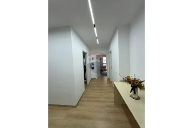 Tirane, shitet apartament , 160 m² 318.000 € 