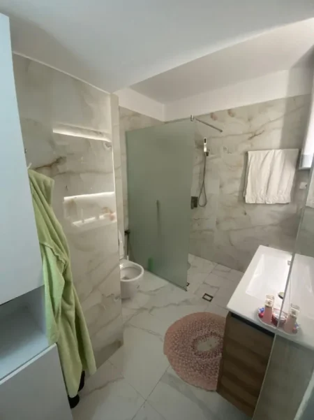 Tirane, shitet apartament 2+1+Ballkon Kati 5, 80 m² 210.000 € (Kodra e Diellit)