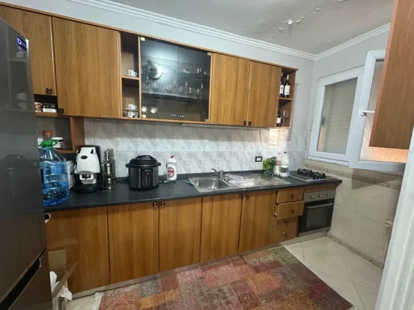 Tirane, shitet apartament 1+1+Ballkon Kati 4, 59 m² 130.000 € (Ish Parku i Autobuzave)