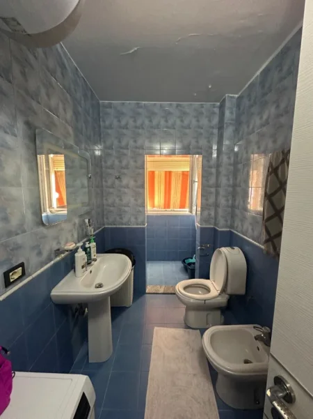 Tirane, shitet apartament 1+1+Ballkon Kati 4, 59 m² 130.000 € (Ish Parku i Autobuzave)