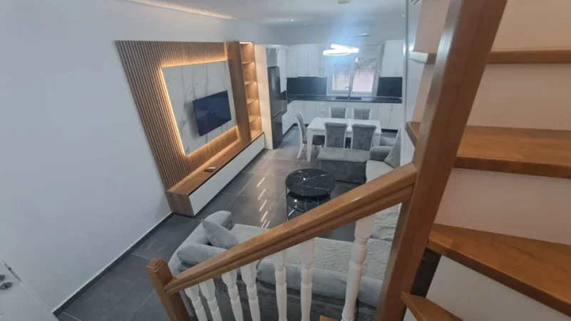 Tirane, jepet me qera apartament duplex 3+1+Ballkon Kati 2, 110 m² 600 € (Sauk i)