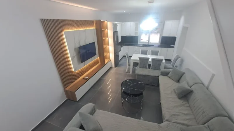 Tirane, jepet me qera apartament duplex 3+1+Ballkon Kati 2, 110 m² 600 € (Sauk i)