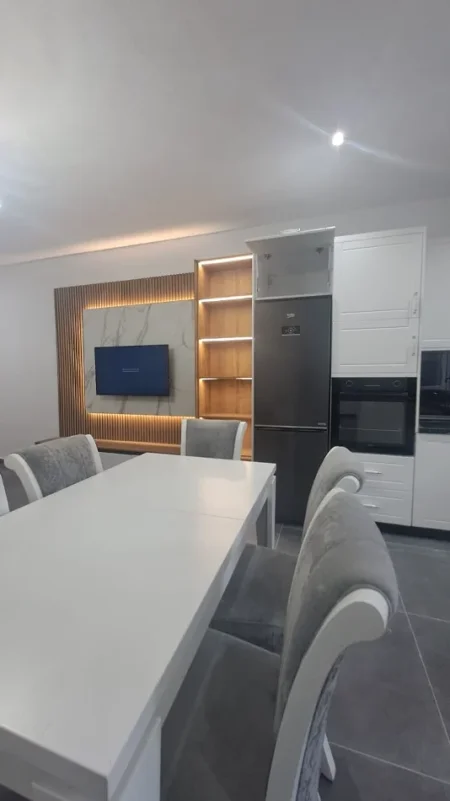 Tirane, jepet me qera apartament duplex 3+1+Ballkon Kati 2, 110 m² 600 € (Sauk i)