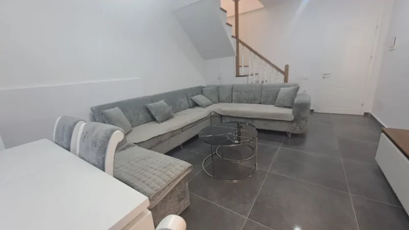 Tirane, jepet me qera apartament duplex 3+1+Ballkon Kati 2, 110 m² 600 € (Sauk i)