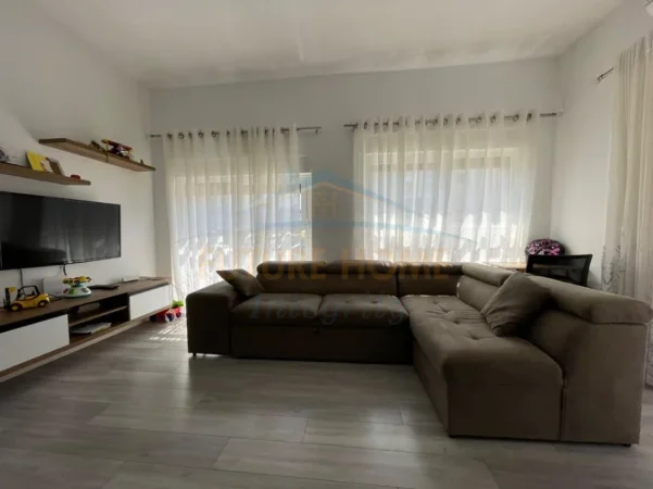 Tirane, shitet apartament 2+1+2+Post Parkimi, Kati 3, 99 m² 175.000 € (Ali Demi, Kompleksi Mangalem)