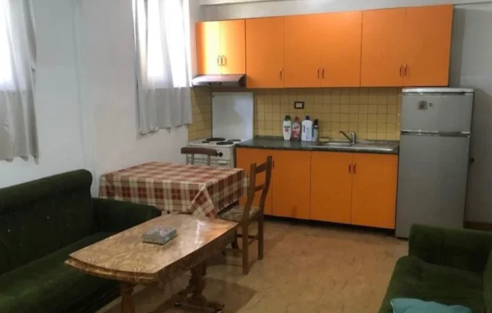 Tirane, jepet me qera apartament 1+1 Kati 1, 65 m² 300 € SHKOLLA BASHKUAR