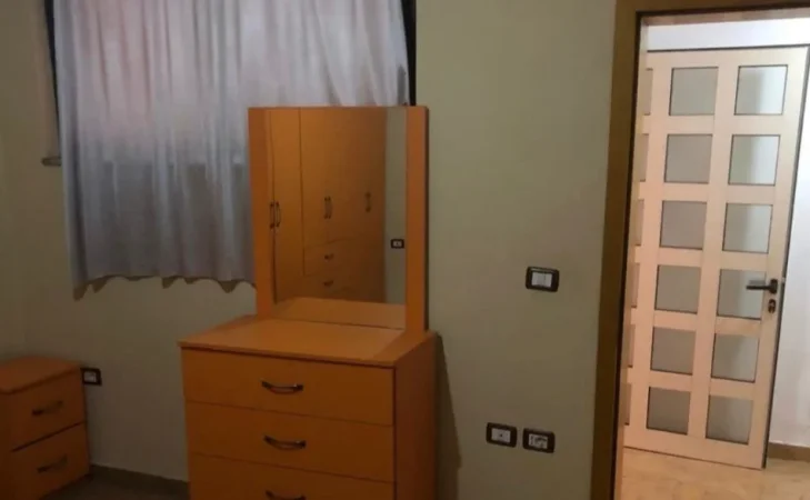 Tirane, jepet me qera apartament 1+1 Kati 1, 65 m² 300 € SHKOLLA BASHKUAR