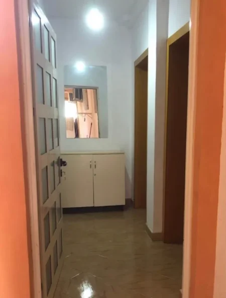Tirane, jepet me qera apartament 1+1 Kati 1, 65 m² 300 € SHKOLLA BASHKUAR