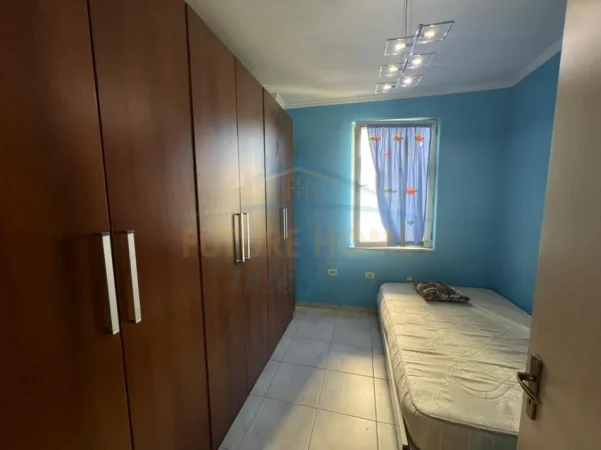 Tirane, jepet me qera apartament 2+1 Kati 1, 90 m² 570 € (Ali Demi,)