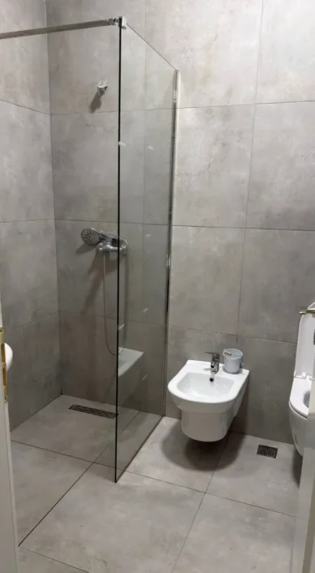 Tirane, jepet me qera apartament 2+1 Kati 12, 78 m² 700 € (5 MAJI)
