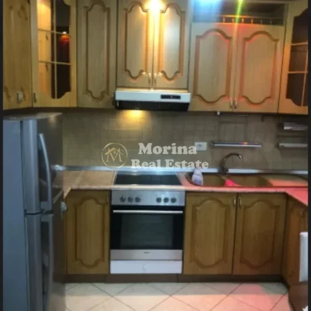 Tirane, jepet me qera apartament 3+1 Kati 5, 115 m² 750 € (Bulevardi Zogu i Pare)