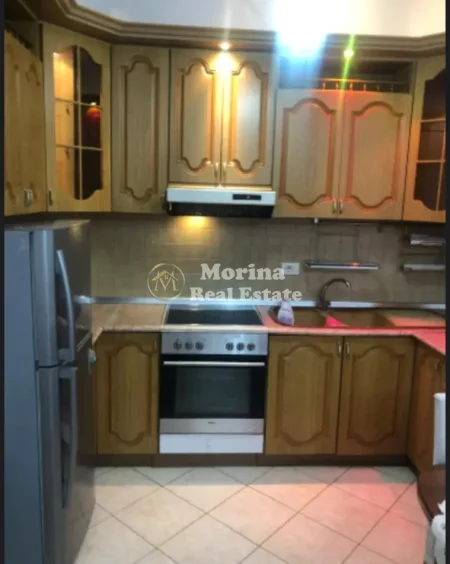 Tirane, jepet me qera apartament 3+1 Kati 5, 115 m² 750 € (Bulevardi Zogu i Pare)