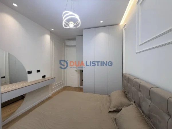 Tirane, jepet me qera apartament 1+1 , 75 m² 1.400 € (Air Albania Stadium)