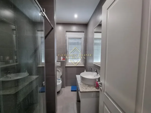 Tirane, jepet me qera apartament , 84 m² (teg)