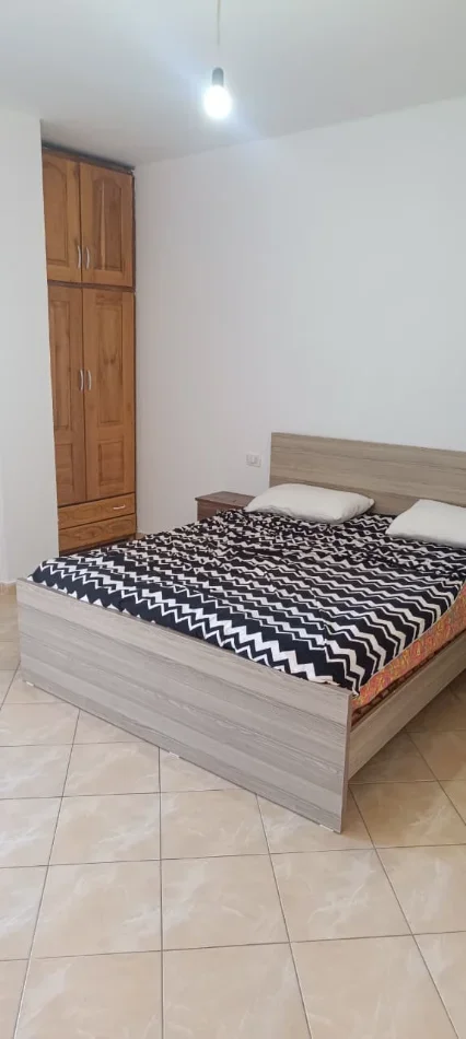 Tirane, jepet me qera apartament 2+1 Kati 4, 80 m² 430 € (YZBERISHT)