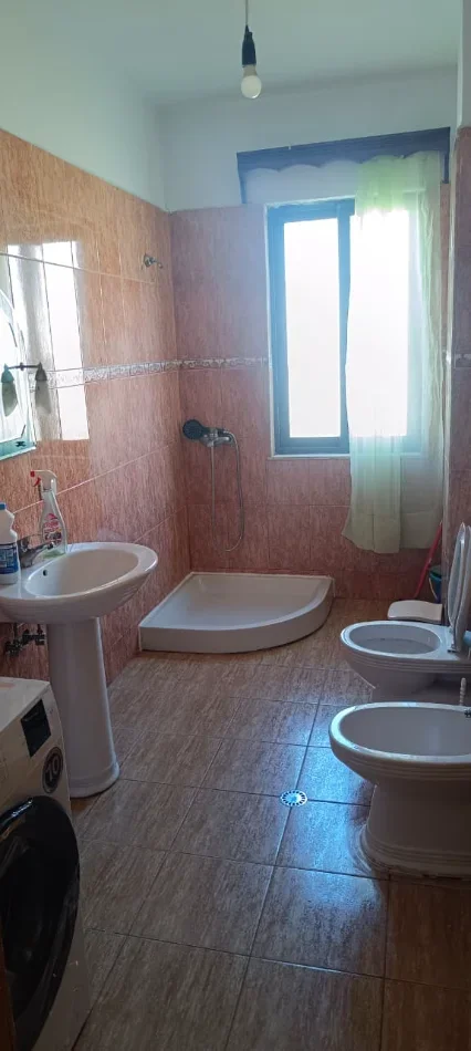 Tirane, jepet me qera apartament 2+1 Kati 4, 80 m² 430 € (YZBERISHT)